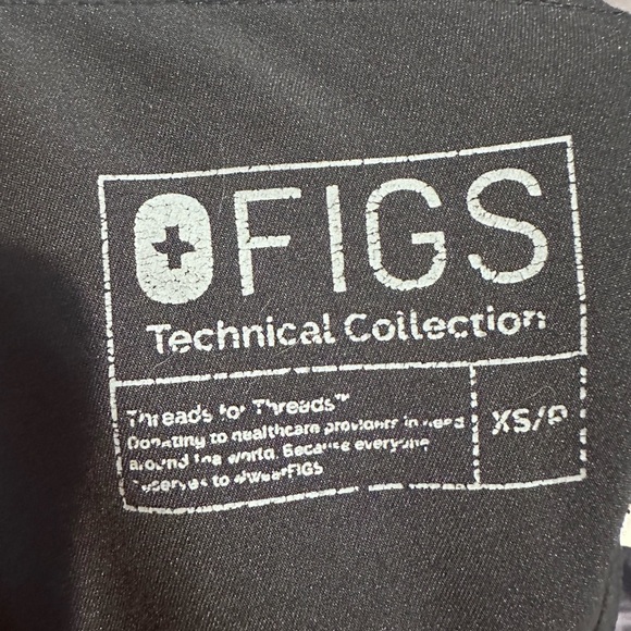 Figs Scrub Cargo Pants - Picture 2 of 7